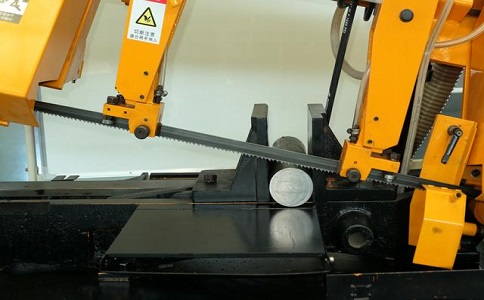 虎门港管委会数控带锯床自动送料精度会出现偏差吗？