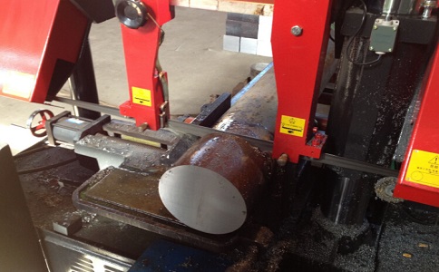 虎门港管委会卧式带锯床加工时出现明显振荡如何排查？